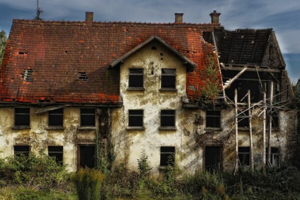 5 Problems That Abandoned Properties Can Cause