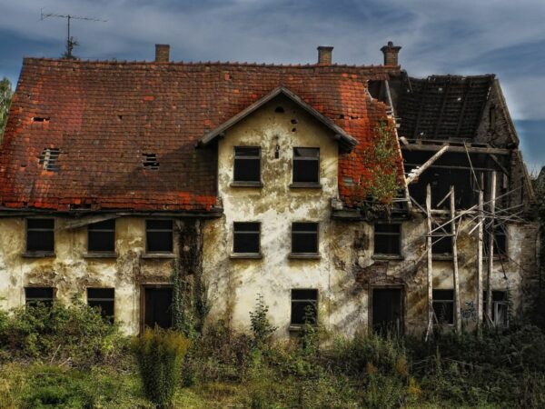 5 Problems That Abandoned Properties Can Cause